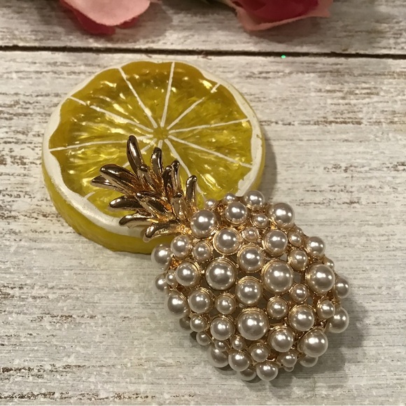 Banana Republic Pineapple - Picture 3 of 5